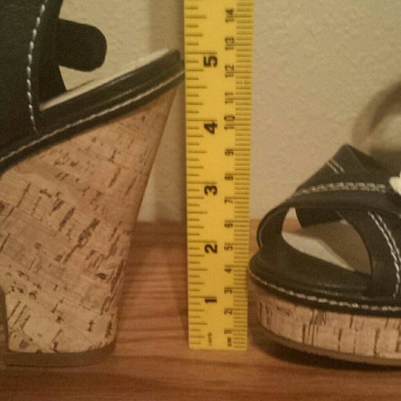 Black platform sandals - Picture 3 of 4