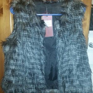 🚫SOLD🚫Faux fur vest