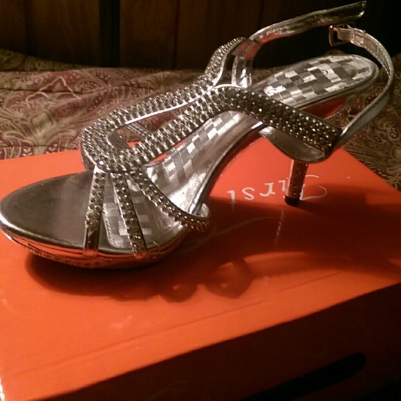 Heels - Picture 2 of 2