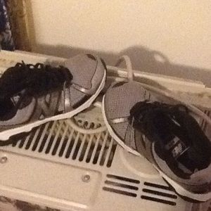 BOYS NEW BALANCE 689 SNEAKERS  SIZE 5