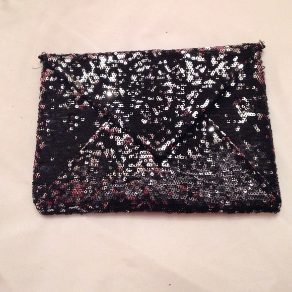 Black glitter clutch w/detachable chain strap