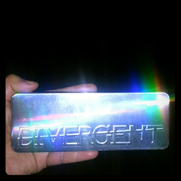 Makeup- limited edition divergent pallete