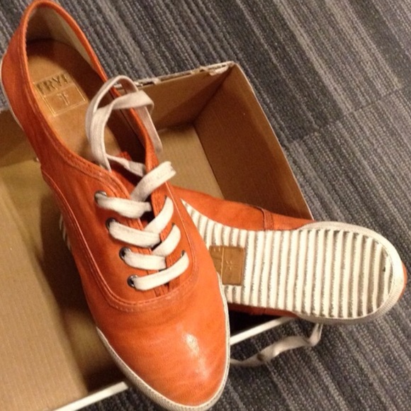 NEW FRYE Leather shoes in box!