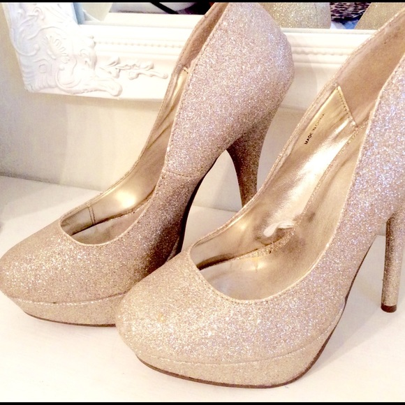 Gold glitter sparkle pumps heels
