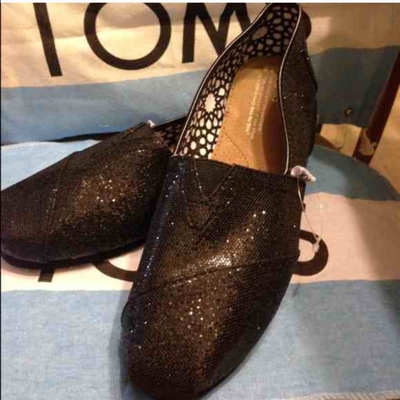 Women toms new with tags 8.5