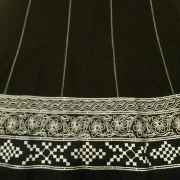 ANN TAYLOR Cotton with White Embroidery 4 - Picture 2 of 2