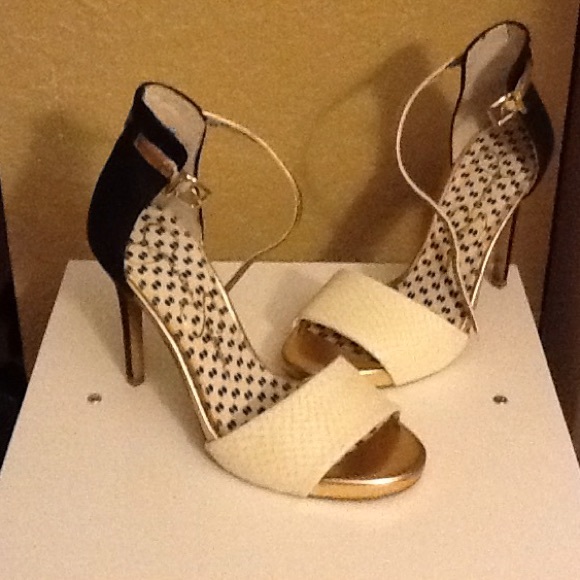 Heels white/black/gold