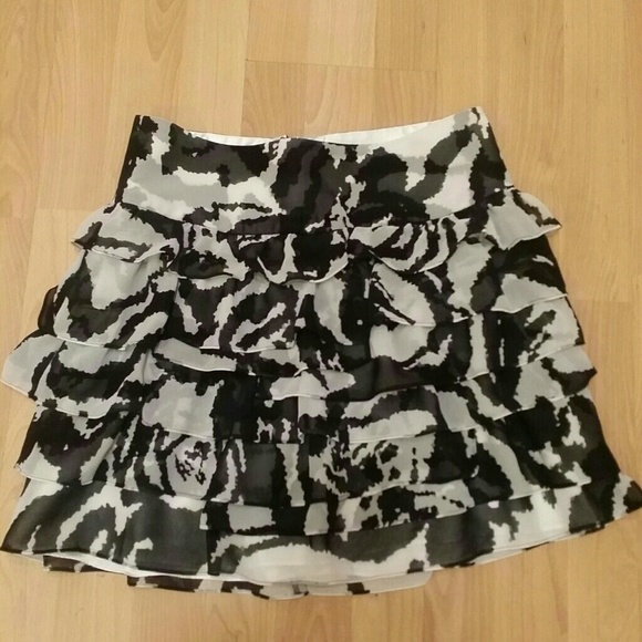 EXPRESS DESIGN STUDIO ruffled Skirt sz 0