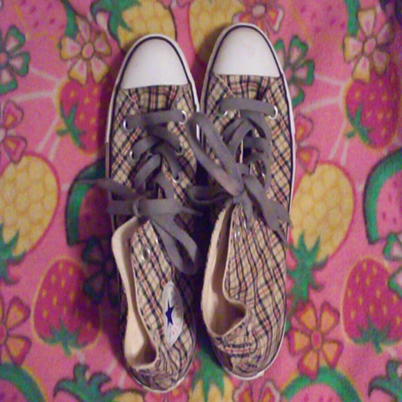Plaid converses - Picture 2 of 2