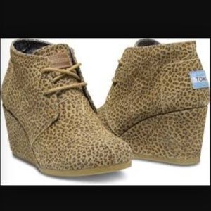 TOMS Women's Desert Wedge