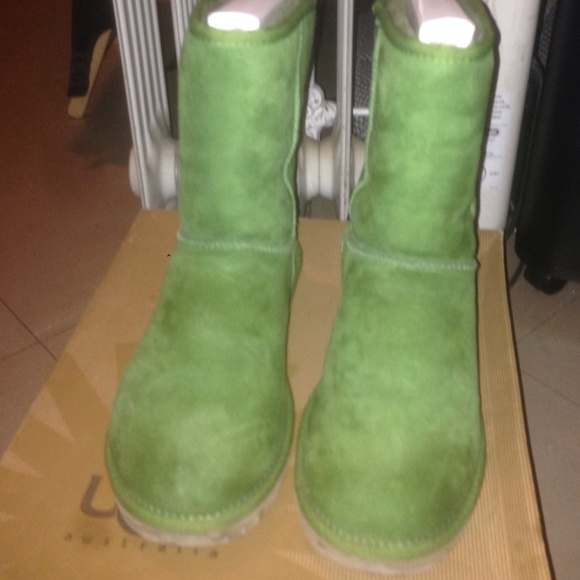 ADDITIONAL PICS OF GREEN UGGS