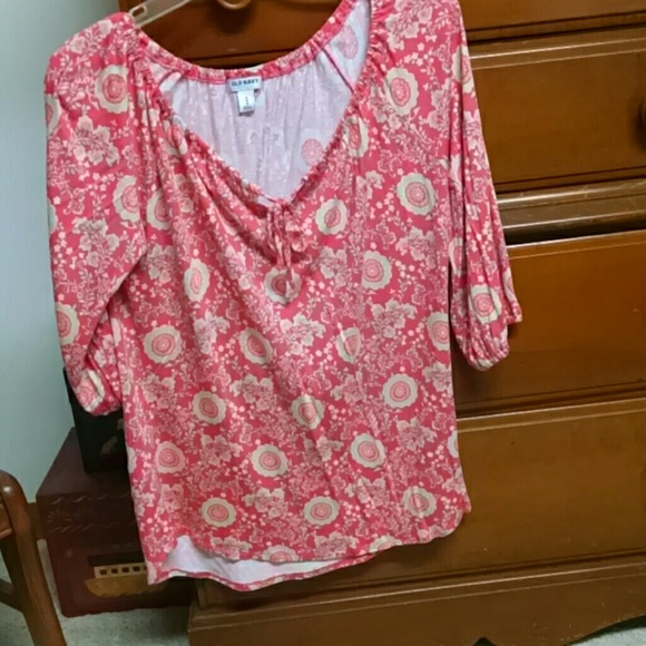 SOLDOld Navy top - Picture 1 of 1