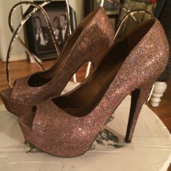 Glittery high heels!✨👠