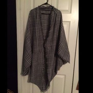 White and navy/black kimono