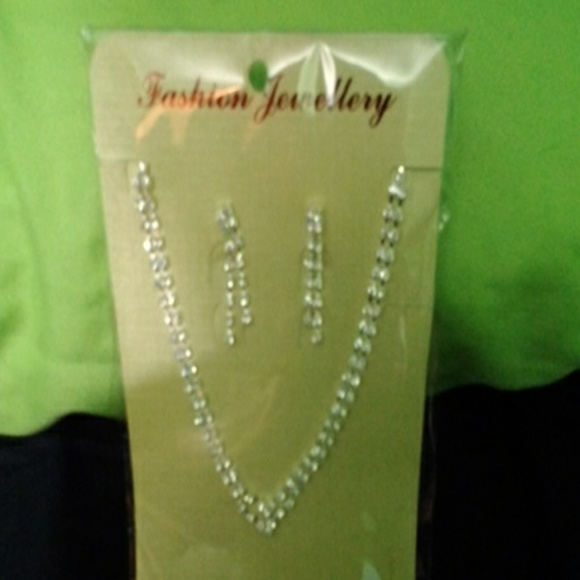 Necklace and earring set