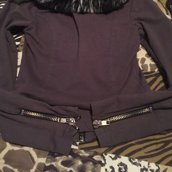 Sold - Picture 3 of 4