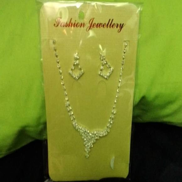 Necklace and earrings set