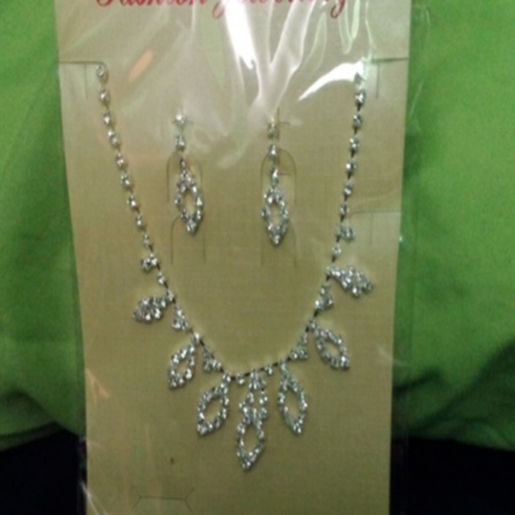 Necklace and earrings set