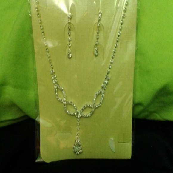 Necklace an earrings set