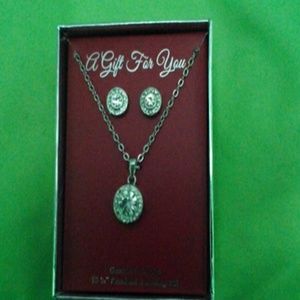 Necklace and earrings set
