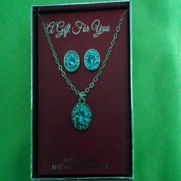 Necklace and earrings set
