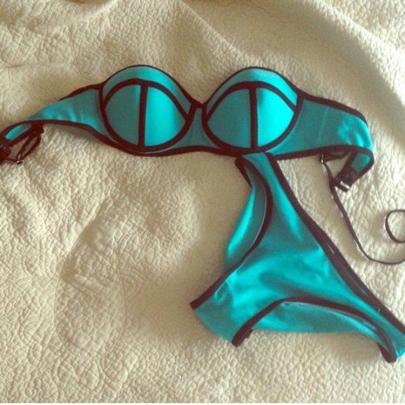 Triangle bright blue dupe