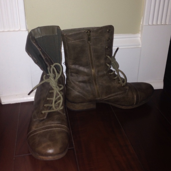 Combat boots