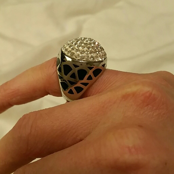 Bling statement ring - Picture 2 of 3