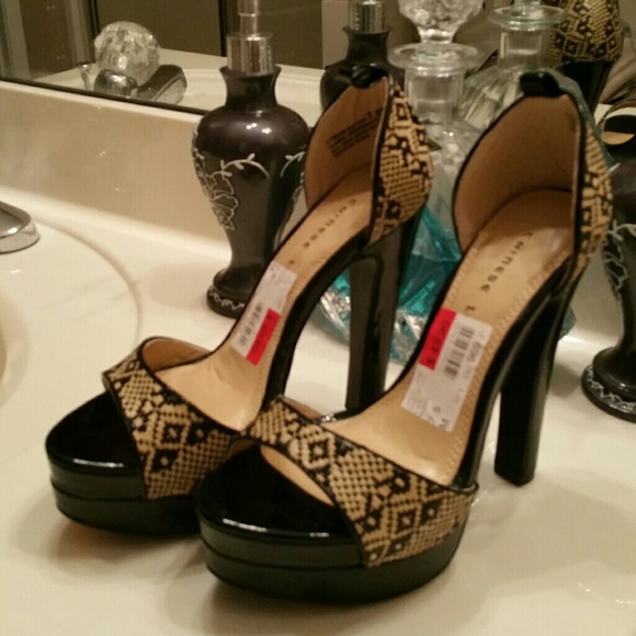 💖Chinese Laundry beautiful sandals💖 - Picture 2 of 4