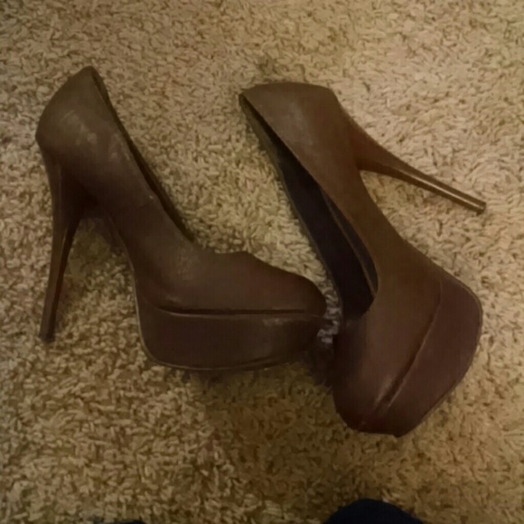 Brown qupid brand heels