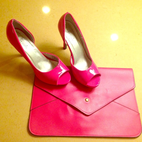Pretty in pink! Oversized clutch and heels