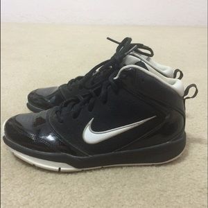 NIKE BASKETBALL TENNIES🏀