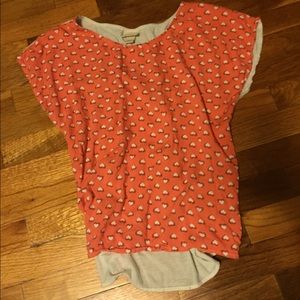 Tiny heart-covered hi-low shirt 😍😍