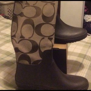 ✨✨AUTHENTIC✨✨COACH SIGNATURE RAIN BOOTS🌟🌟🌟