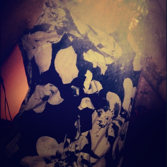 New York & company black and white top