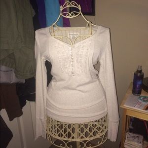 Women's Long sleeved shirt.