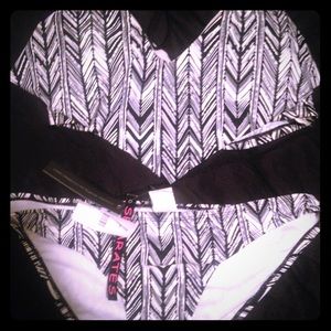 TWO PIECE BLACK AN WHITE SWIMSUIT NWT