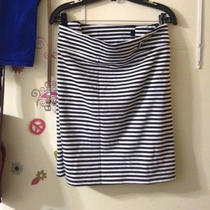 Trendy stripe black and white mini
