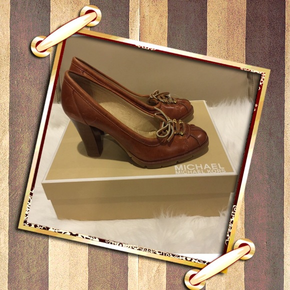 Flash sale! ⚡️⚡️⚡️ Michael Kors Leather Pumps