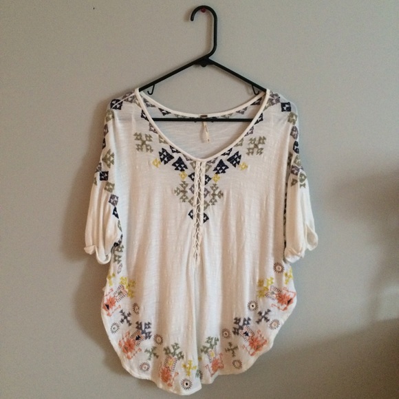 FREE PEOPLE blouse with floral design