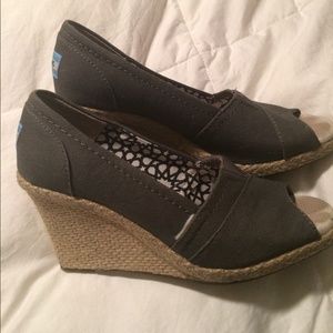 ToMS grey wedge sandal