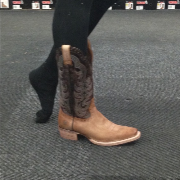 ISO Ariat boots - Picture 2 of 2