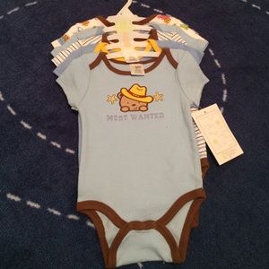 5 bodysuits / 3-6 months 💙👶