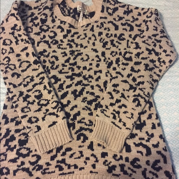Cheetah print sweater! 😍