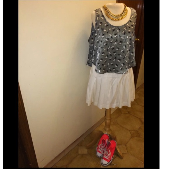 Cutout loose fitting no sleeve tank top