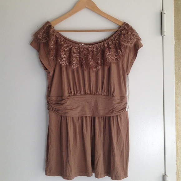 Clearance lowest 💗Banded Lace Shoulder Top💗 - Picture 2 of 5