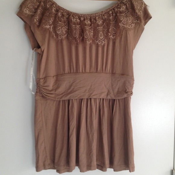 Clearance lowest 💗Banded Lace Shoulder Top💗 - Picture 3 of 5