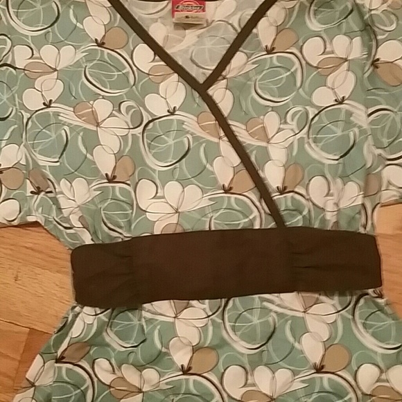 Scrub top - Picture 2 of 2