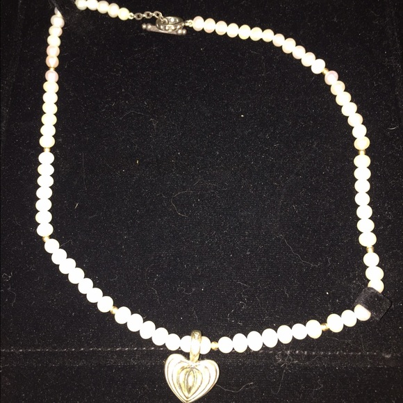 Pearl Necklace w/sterling silver pendant.