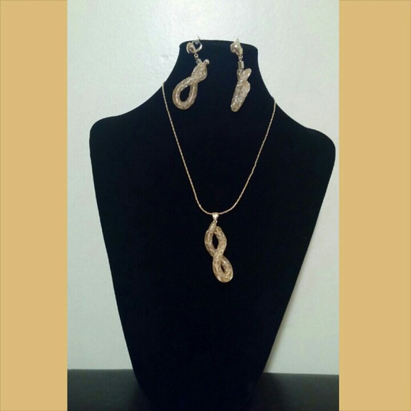 Twisted Necklace w/Earings NWOT - Picture 4 of 4